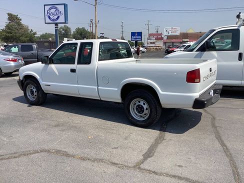 Used 2002 Chevrolet S10 Pickup 4x4 Extended Cab w/ Comfort Convenience Pkg image 13