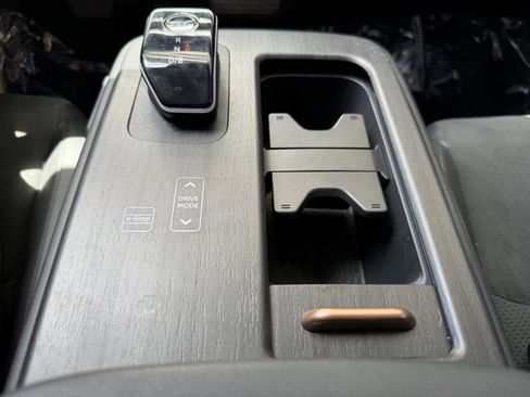 Used 2025 Nissan Ariya FWD image 22