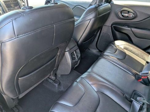 Used 2019 Jeep Cherokee Trailhawk w/ Comfort/Convenience Group AWD/4WD image 25