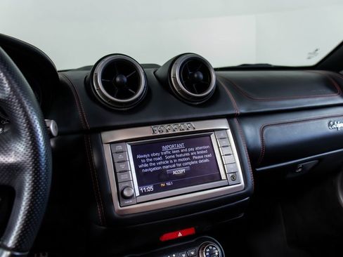 Used 2014 Ferrari California image 39