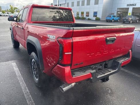 Certified 2025 Toyota Tacoma TRD Off-Road w/ TRD Off Road Premium Package AWD/4WD image 3