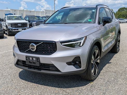 New 2026 Volvo XC40 B5 Plus w/ Climate Package image 8