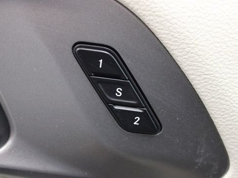 Used 2024 Chrysler Pacifica Limited FWD image 19