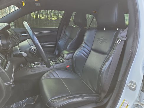 Used 2023 Chrysler 300 C image 12