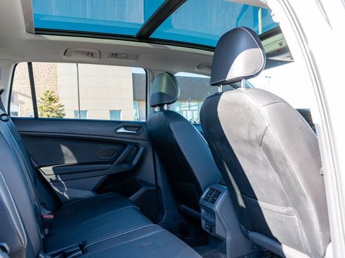 Used 2021 Volkswagen Tiguan SE w/ Panoramic Sunroof Package image 14