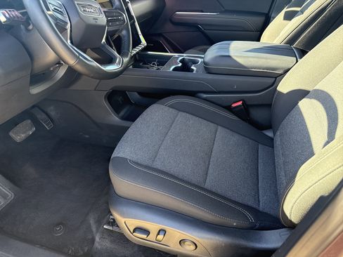 Used 2025 GMC Acadia Elevation image 17