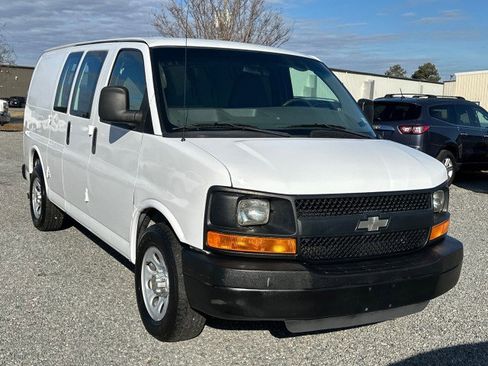 Used 2011 Chevrolet Express 1500 image 4
