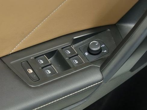 Used 2024 Volkswagen Tiguan SE image 30