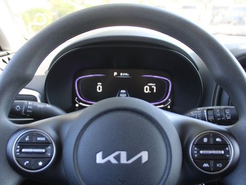 Used 2025 Kia Soul LX w/ LX Technology Package image 24