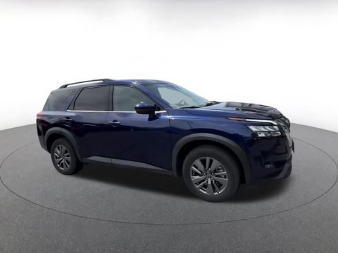 Used 2025 Nissan Pathfinder SV AWD/4WD image 2