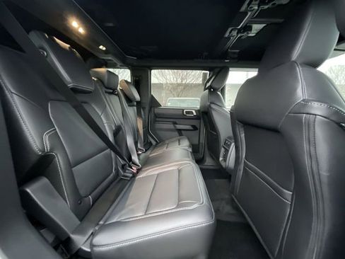 New 2025 Ford Bronco Outer Banks w/ Black Appearance Package image 22