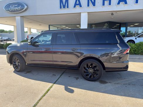 Used 2025 Lincoln Navigator L Reserve w/ Jet Appearance Package AWD/4WD image 9