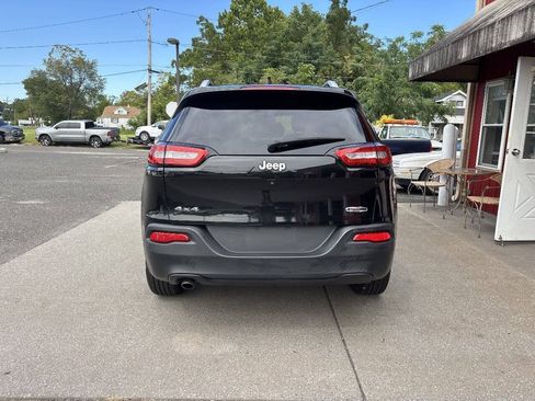 Used 2016 Jeep Cherokee Latitude w/ Comfort/Convenience Group AWD/4WD image 15