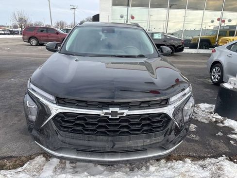 Used 2025 Chevrolet Trax LT w/ Driver Confidence Package image 21