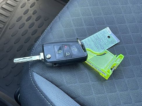 Used 2019 Volkswagen Tiguan S w/ 3rd Row Seat Package image 31