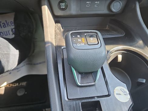 Used 2024 Nissan Rogue SV FWD image 31