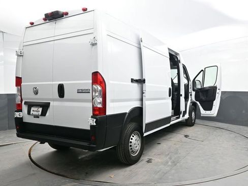 Used 2025 RAM ProMaster 2500 w/ Convenience Group image 43