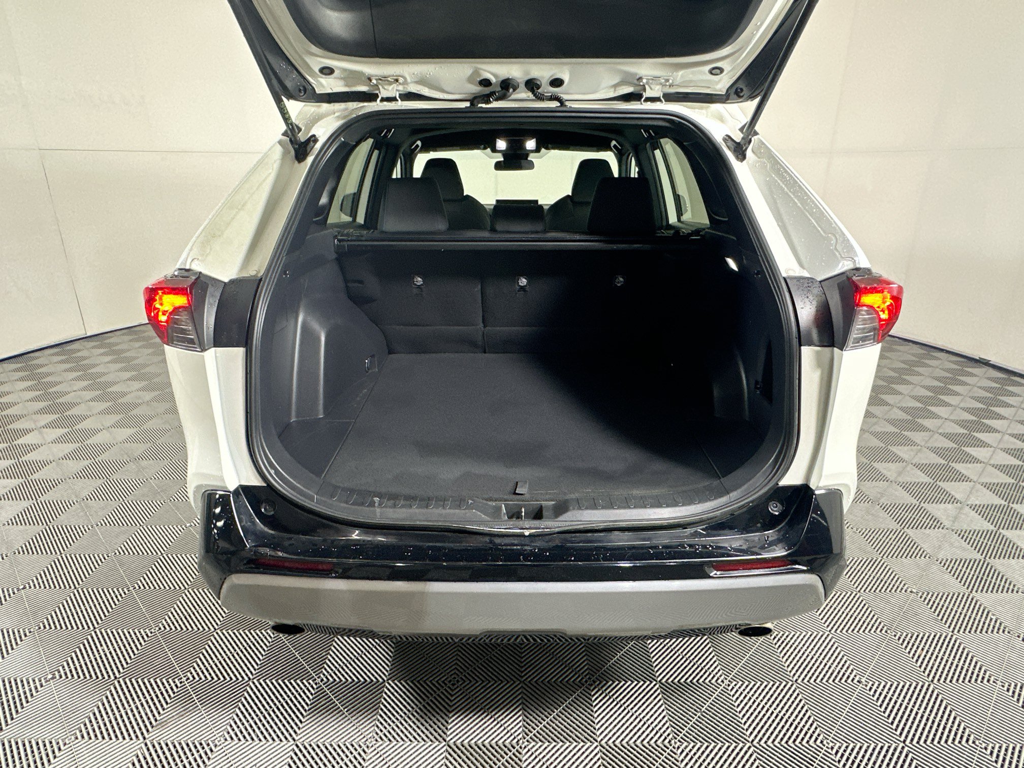 Certified 2022 Toyota RAV4 SE AWD/4WD image 31