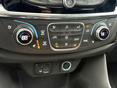 Used 2020 Chevrolet Traverse Premier image 12