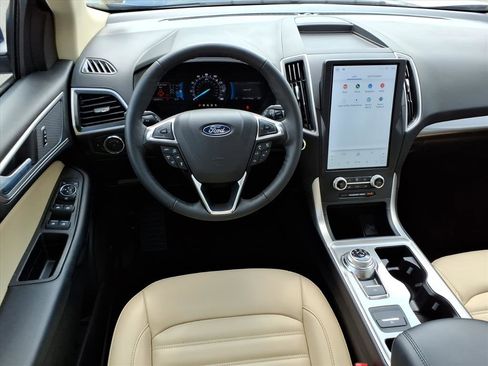 Used 2024 Ford Edge SEL w/ Convenience Package image 8