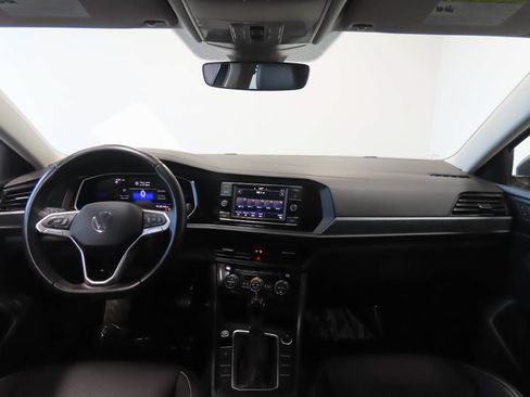 Used 2024 Volkswagen Jetta SE FWD image 14