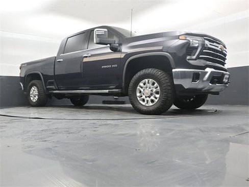 Used 2024 Chevrolet Silverado 2500 LTZ image 37