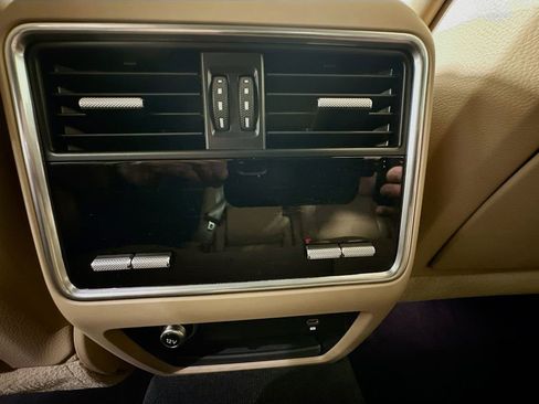 Used 2023 Porsche Cayenne Platinum Edition image 40