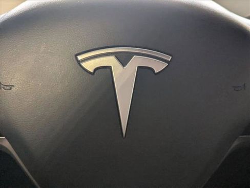 Used 2021 Tesla Model Y Long Range image 13