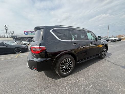Used 2024 Nissan Armada Platinum image 3