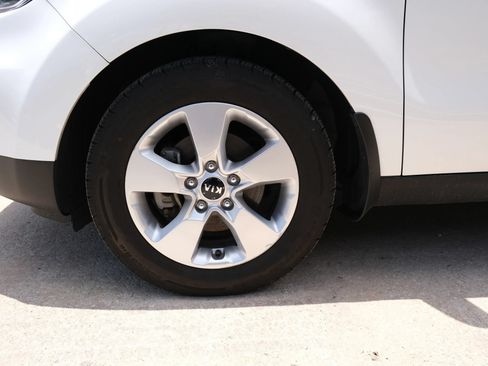Used 2018 Kia Soul FWD image 18