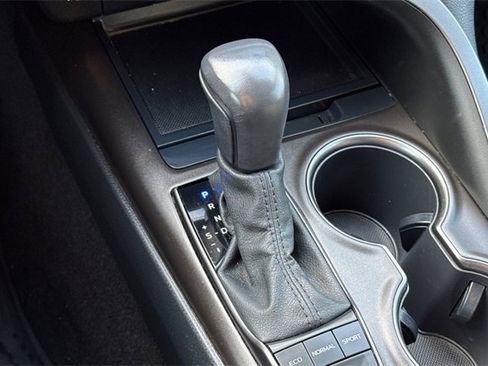Used 2022 Toyota Camry SE image 25