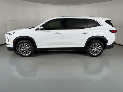 Used 2025 Buick Enclave Preferred image 5