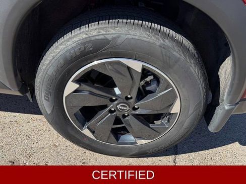 Certified 2025 Nissan Rogue SV image 18