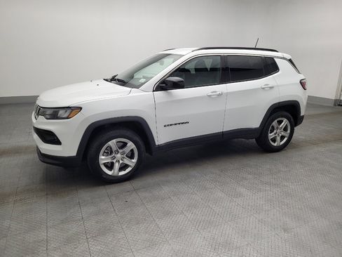 Used 2024 Jeep Compass Latitude image 2