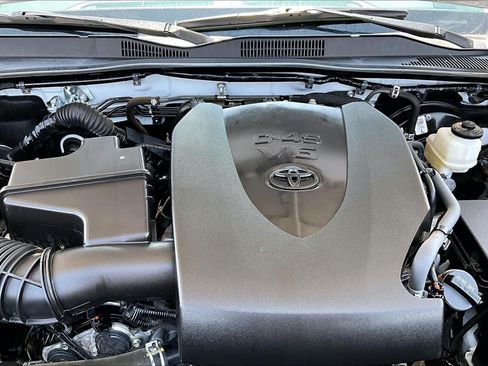 Used 2022 Toyota Tacoma SR5 RWD image 31