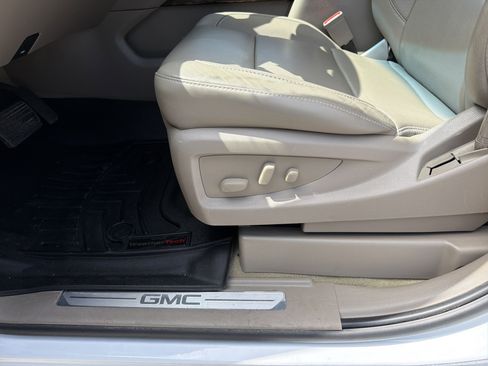 Used 2016 GMC Yukon XL SLT w/ Open Road Package image 11