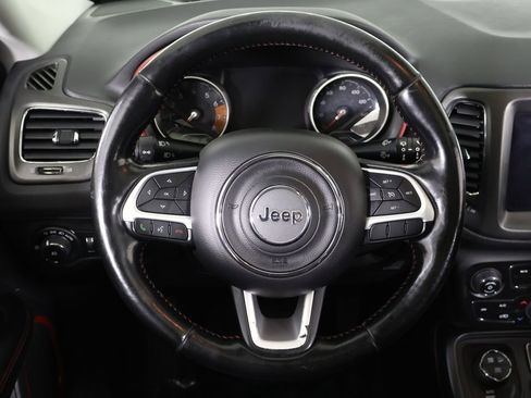 Used 2020 Jeep Compass Trailhawk w/ Leather Interior Group AWD/4WD image 37