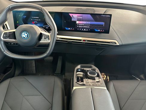 Used 2024 BMW iX xDrive50 w/ Premium Package AWD/4WD image 17