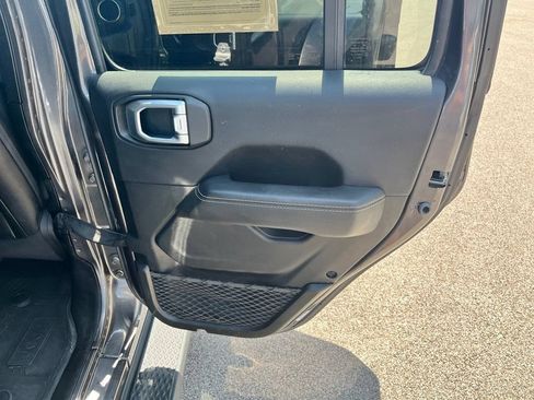 Used 2020 Jeep Gladiator Overland AWD/4WD image 12