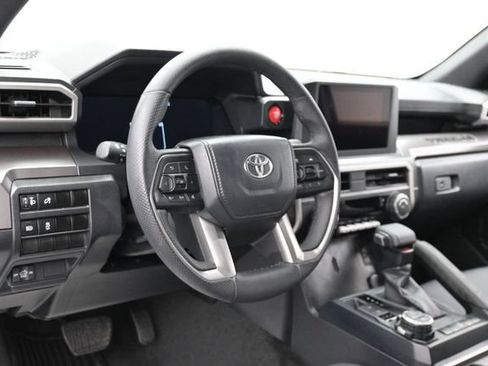 Used 2024 Toyota Tacoma TRD Off-Road AWD/4WD image 15