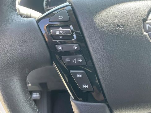 Used 2023 Nissan Armada SL w/ Captain's Chairs Package image 22