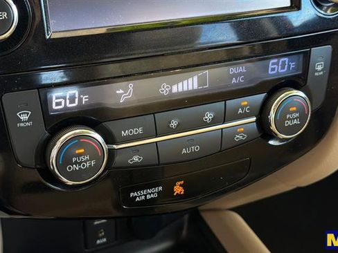 Used 2015 Nissan Rogue SV w/ SV Premium Package image 28