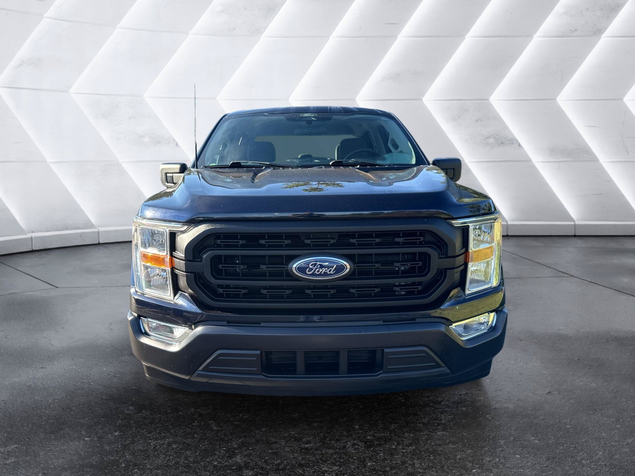 Used 2022 Ford F150 XL w/ Equipment Group 101A High RWD image 2