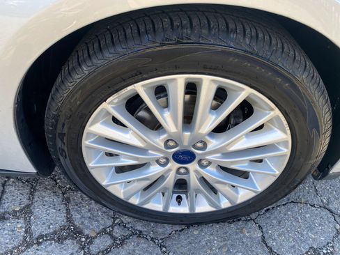 Used 2016 Ford Focus Titanium FWD image 29