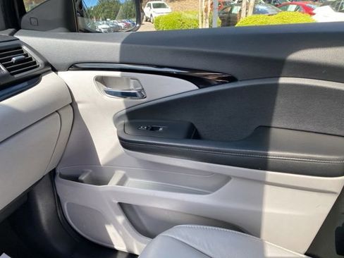 Used 2021 Honda Pilot Touring image 39