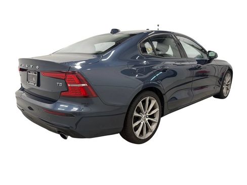 Used 2019 Volvo S60 T5 Momentum w/ Premium Package FWD image 4