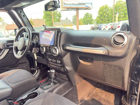 Used 2014 Jeep Wrangler Unlimited Rubicon AWD/4WD image 20