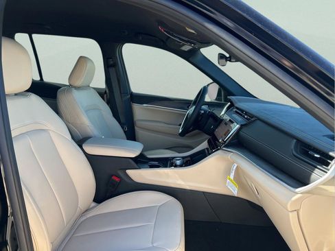New 2026 Jeep Grand Cherokee Limited RWD image 29