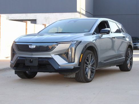 Used 2025 Cadillac Optiq Sport 2 image 2