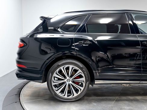 Used 2021 Bentley Bentayga w/ First Edition Specification AWD/4WD image 18